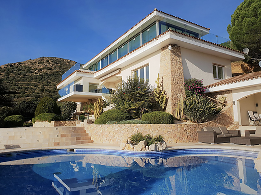 Magnifique Villa avec de fabuleuses vues panoramiques sur la baie de Roses et l
