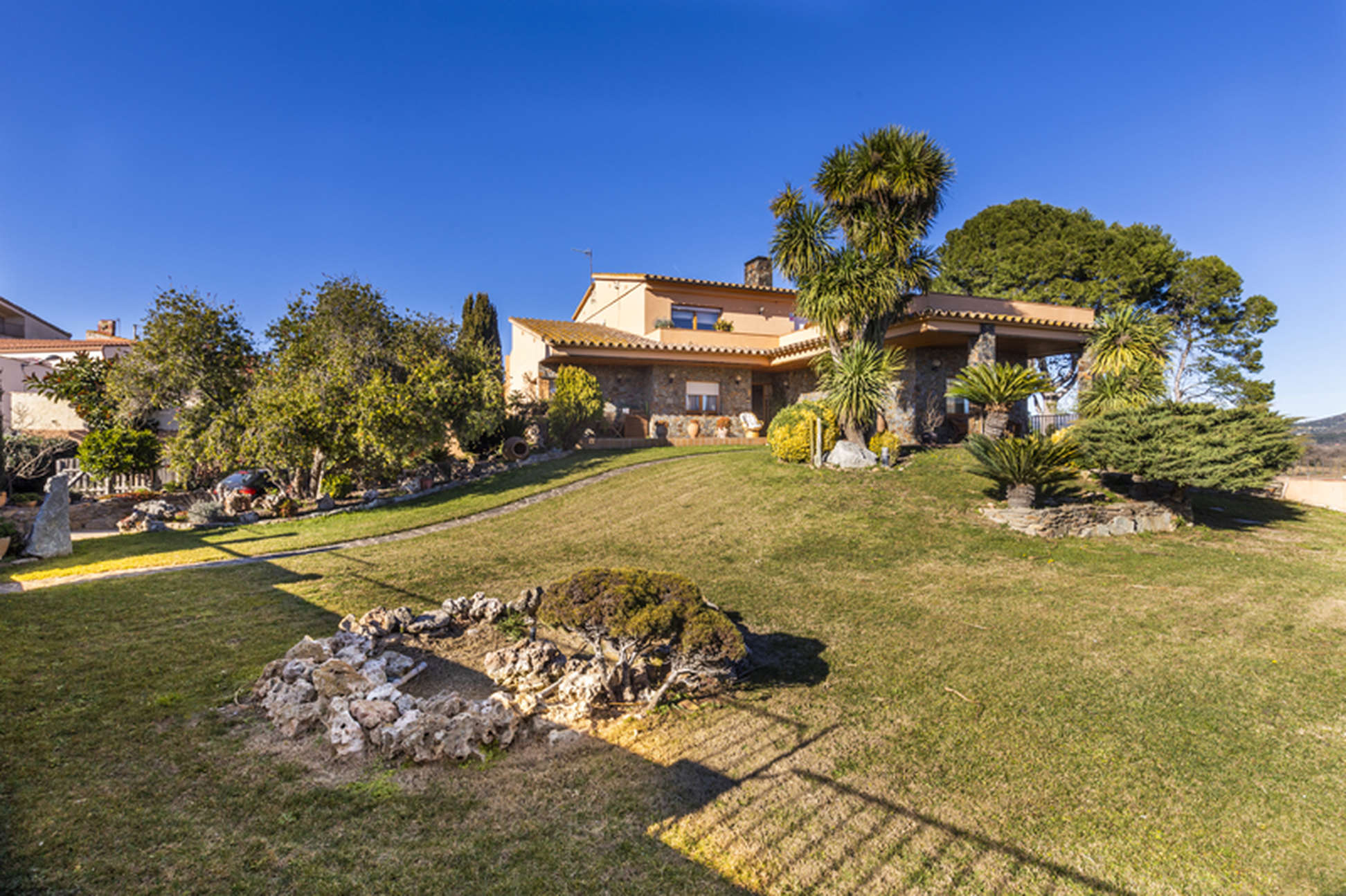 Maison à vendre près de Peralada avec des vues panoramiques impressionnantes. Ne manquez pas cette o