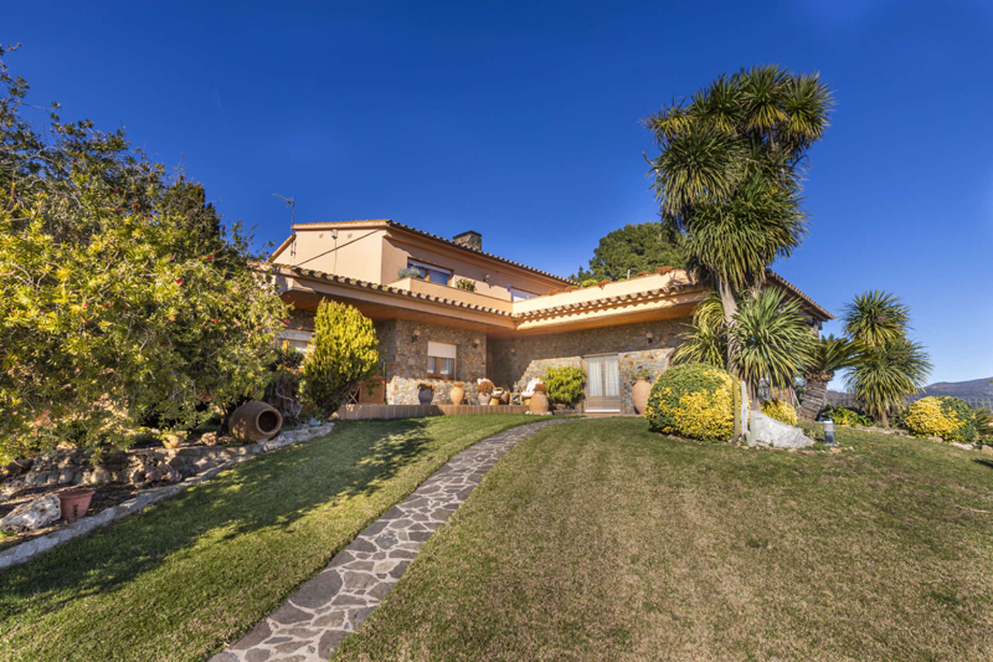 Maison à vendre près de Peralada avec des vues panoramiques impressionnantes. Ne manquez pas cette o