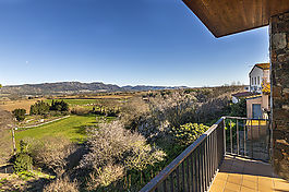 Near to Peralada, house for sale with panoramic views