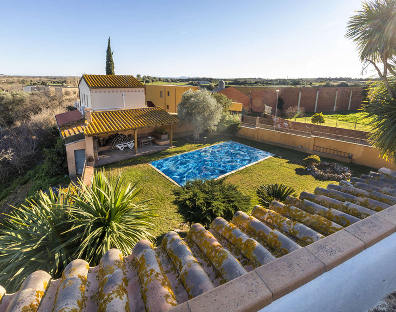 Maison à vendre près de Peralada avec des vues panoramiques impressionnantes. Ne manquez pas cette o