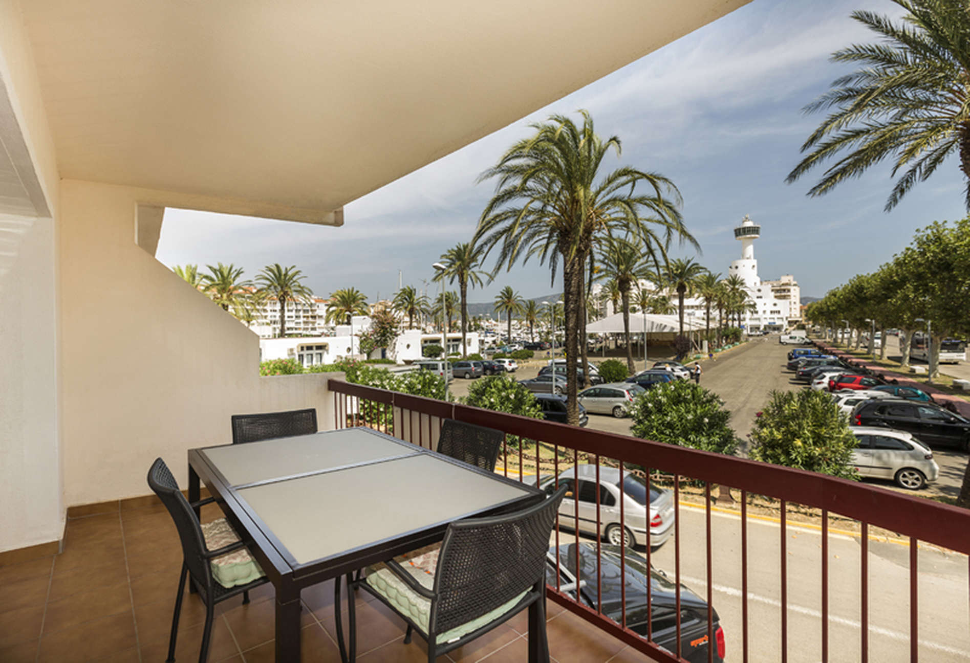 Modern 2 bedroom Appartment situated in the harbour of Empuriabrava.