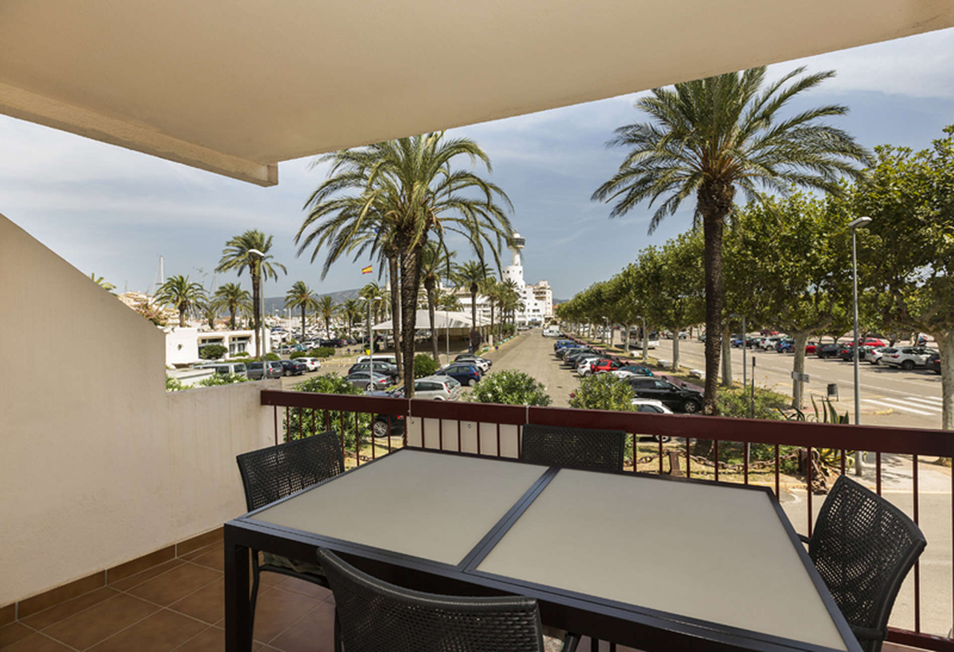 Modern 2 bedroom Appartment situated in the harbour of Empuriabrava.  