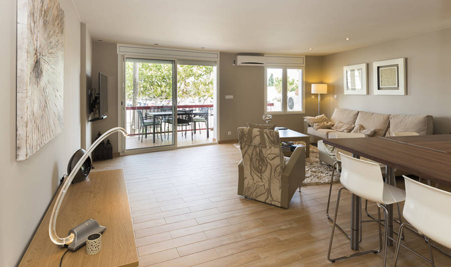 Apartament  modern de 2 habitacions situat al port d'Empuriabrava