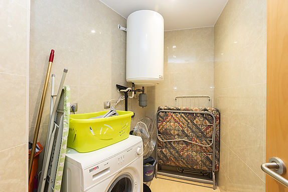 Bonito apartamento en Roses a 3 minutos a pie de la playa y con garaje.