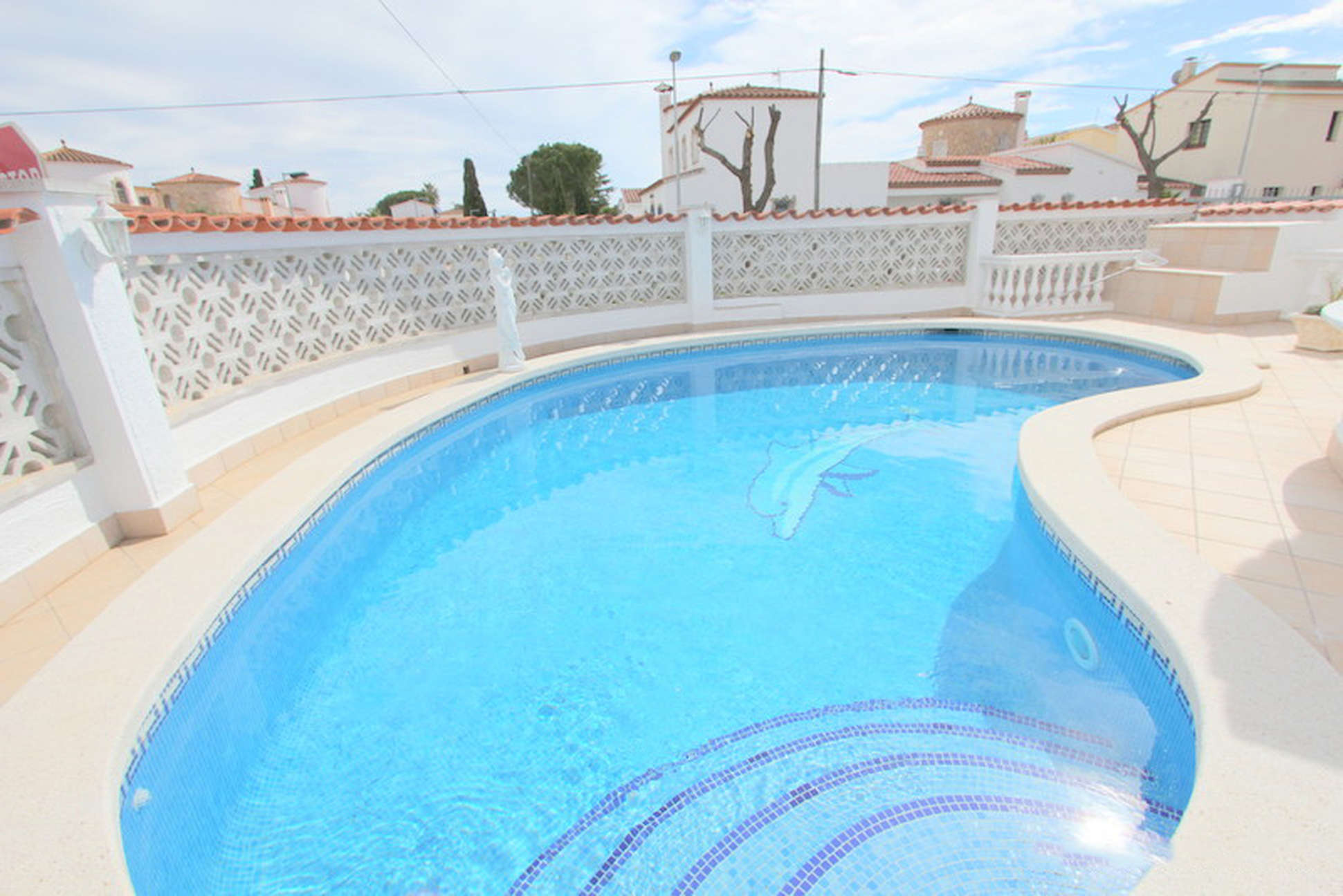 Empuriabrava, casa en venta con estudio independiente i piscina