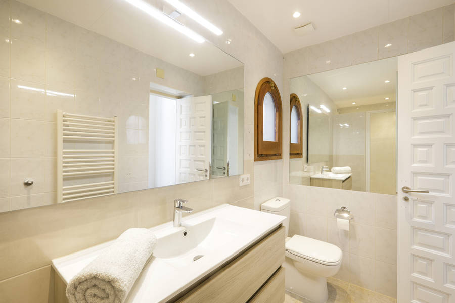 Casa en venta de 256 M2 y una parcela de 900 M2 en Empuriabrava