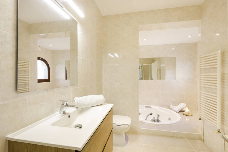 Casa en venta de 256 M2 y una parcela de 900 M2 en Empuriabrava
