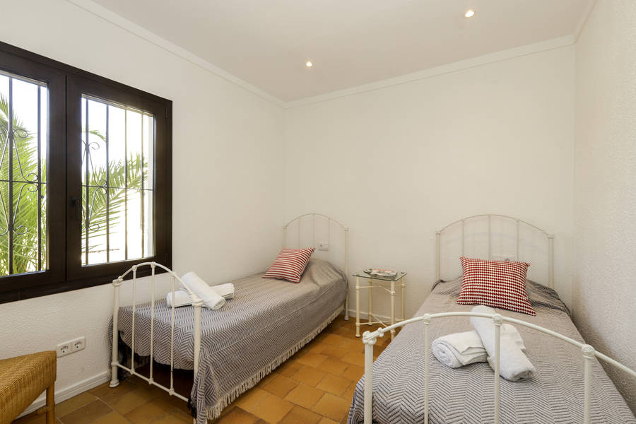 Casa en venta de 256 M2 y una parcela de 900 M2 en Empuriabrava