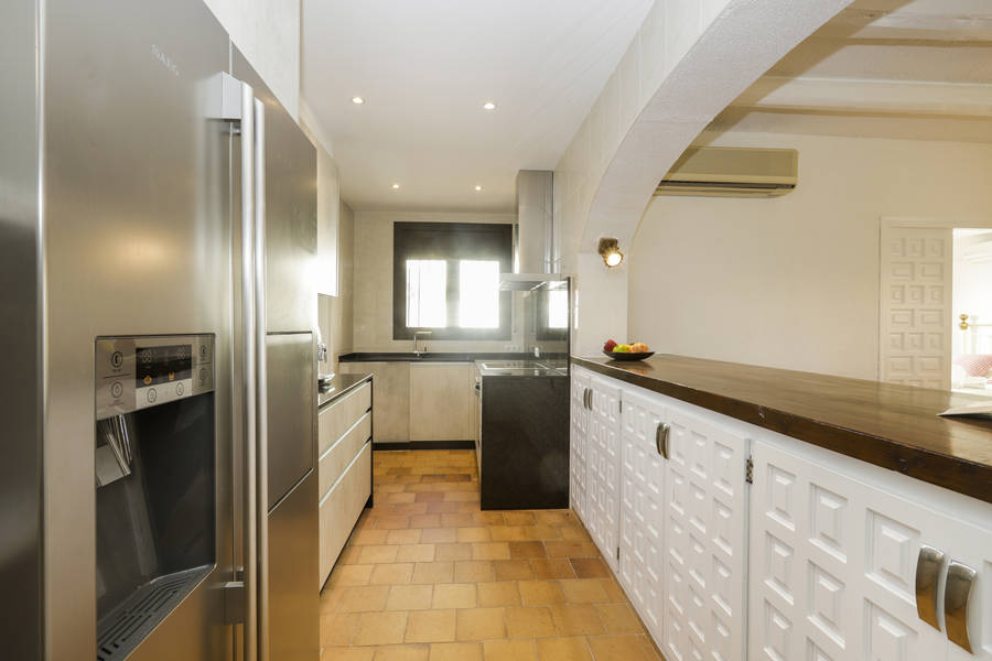 Casa en venta de 256 M2 y una parcela de 900 M2 en Empuriabrava