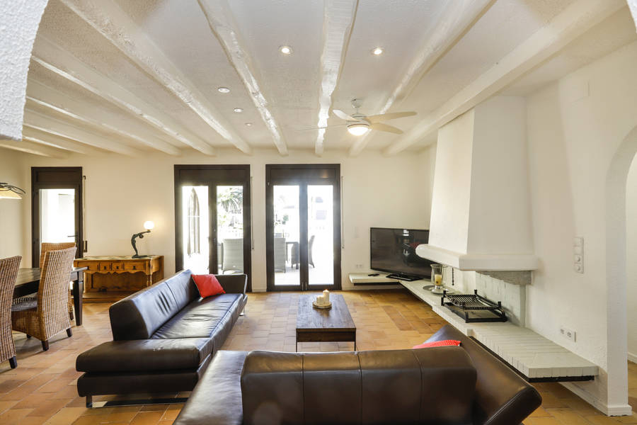 Casa en venta de 256 M2 y una parcela de 900 M2 en Empuriabrava