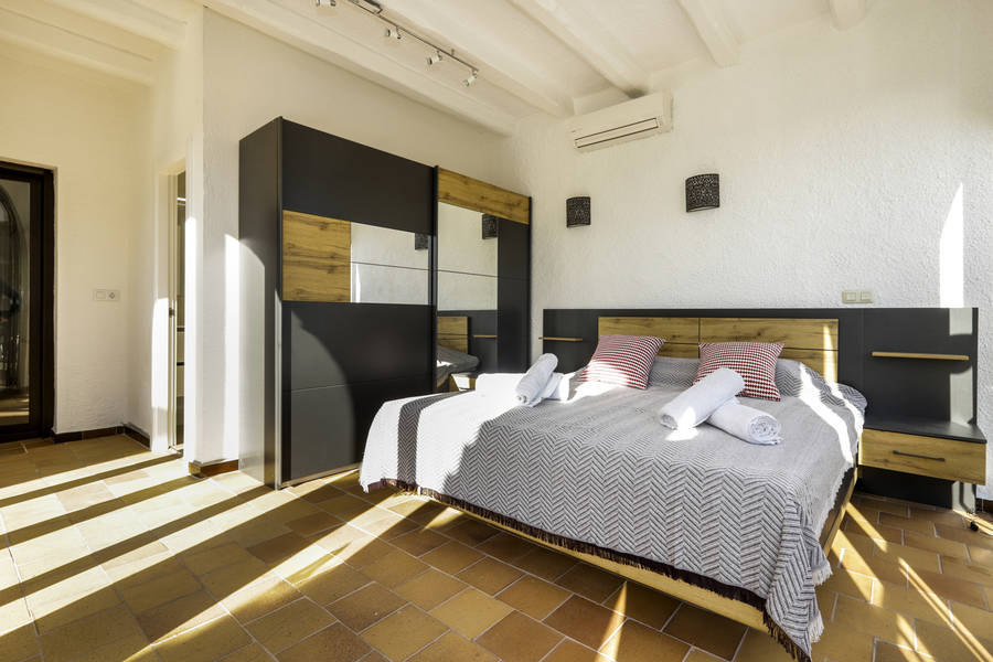 Casa en venta de 256 M2 y una parcela de 900 M2 en Empuriabrava
