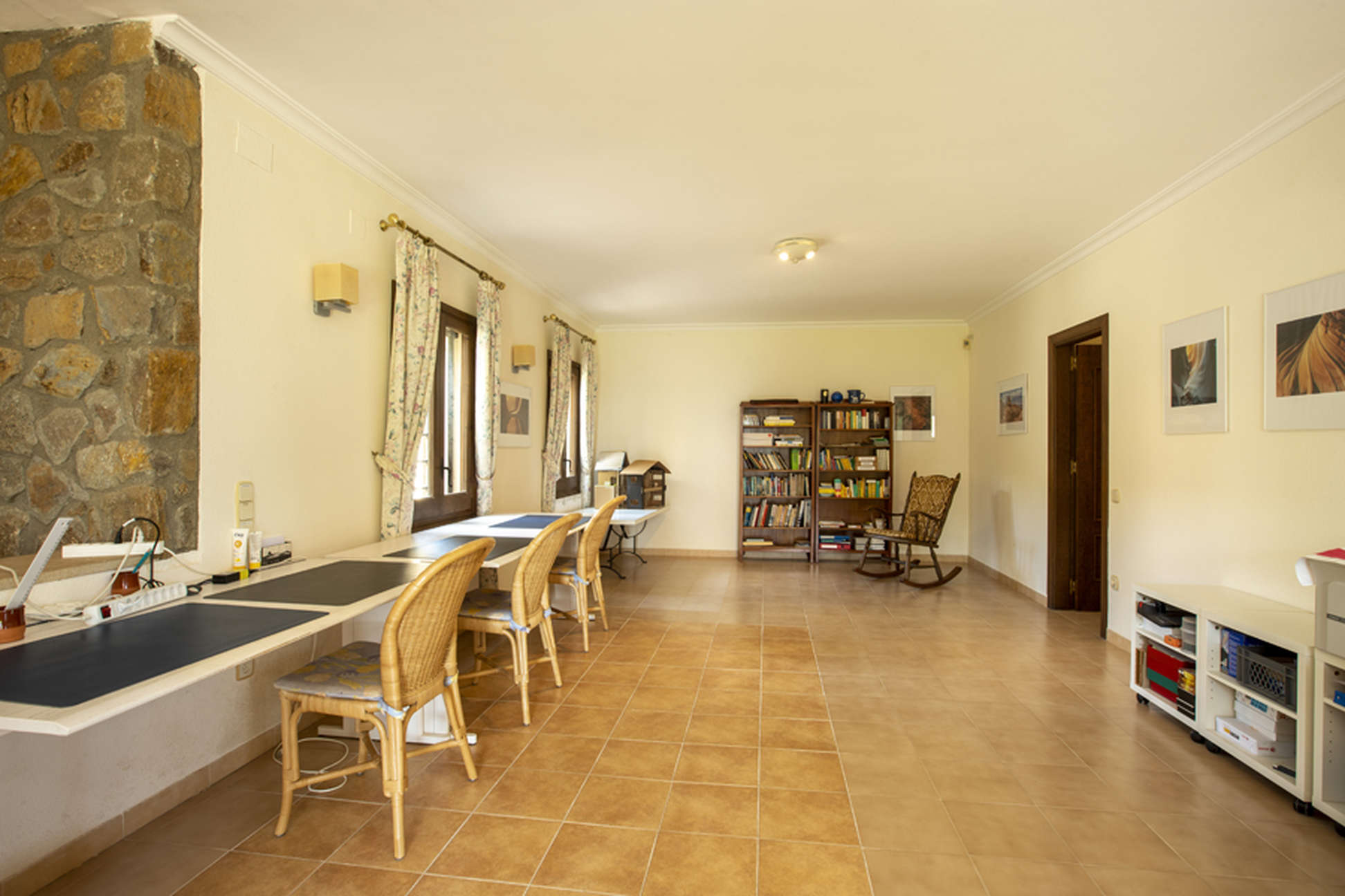 Spacious Villa situated on a large plot with views over the Alt Emporda and the Bay of Roses.