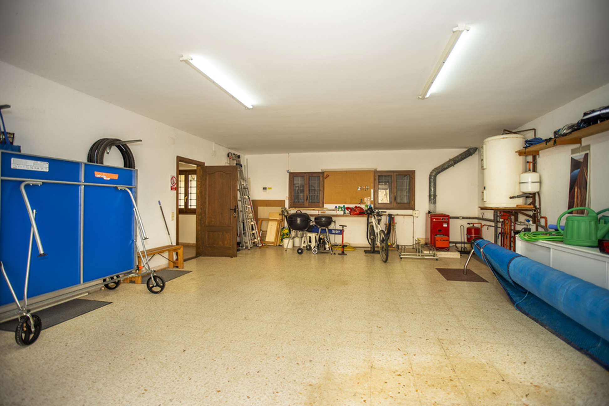 Espaciosa Villa situada en una gran parcela con vistas al Alt Empordà y la Bahía de Roses.