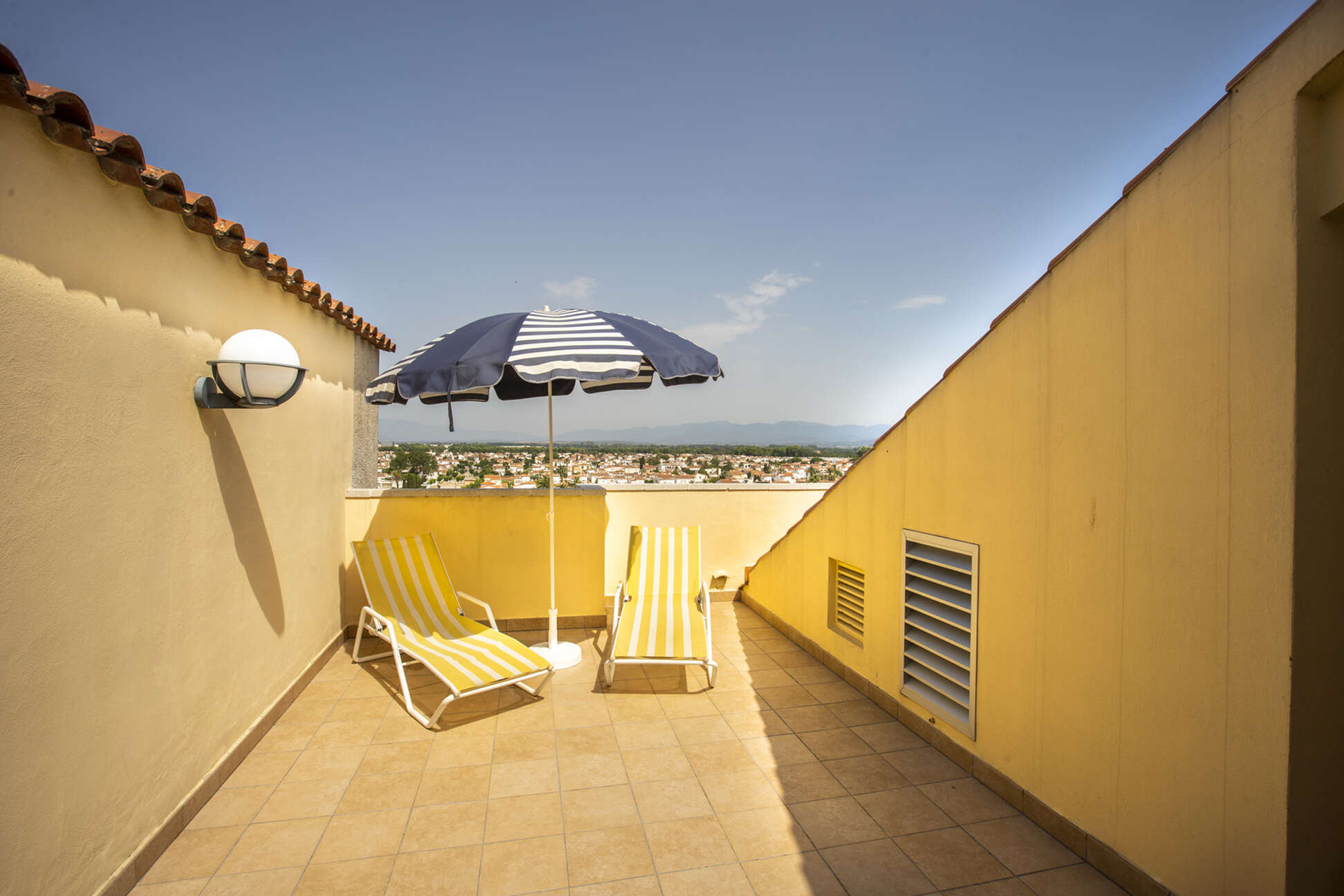 Fantastische geräumige Penthouse mit Meerblick im Hafen von Empuriabrava