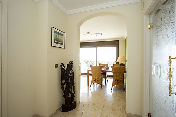 Fantastic spacious penthouse with sea view in the harbor of Empuriabrava