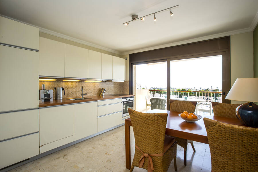 Fantastic spacious penthouse with sea view in the harbor of Empuriabrava