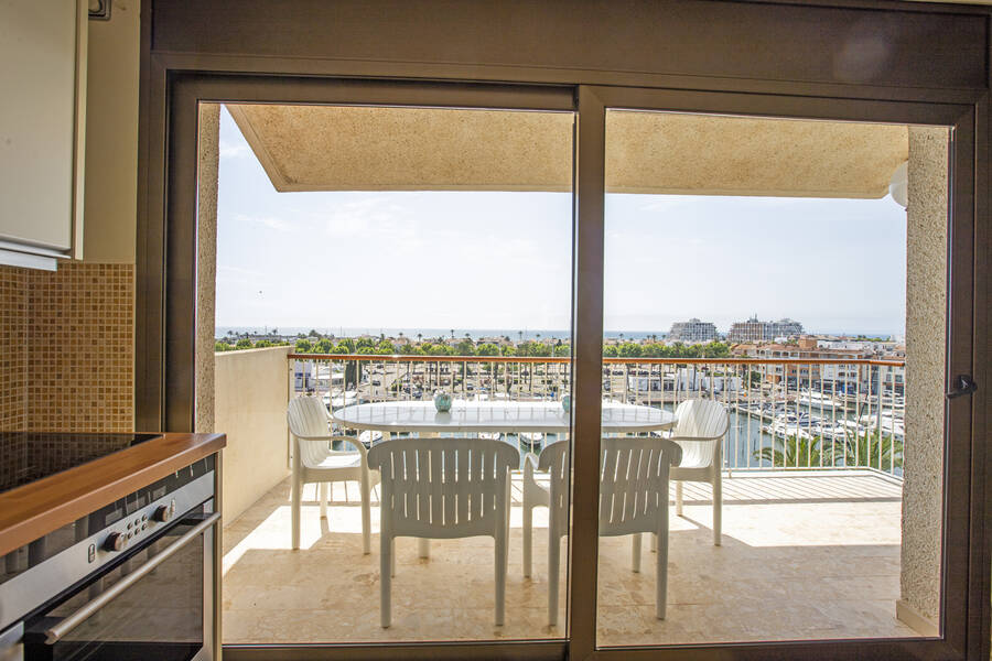 Fantastisch ruim penthouse met zeezicht in de haven van Empuriabrava