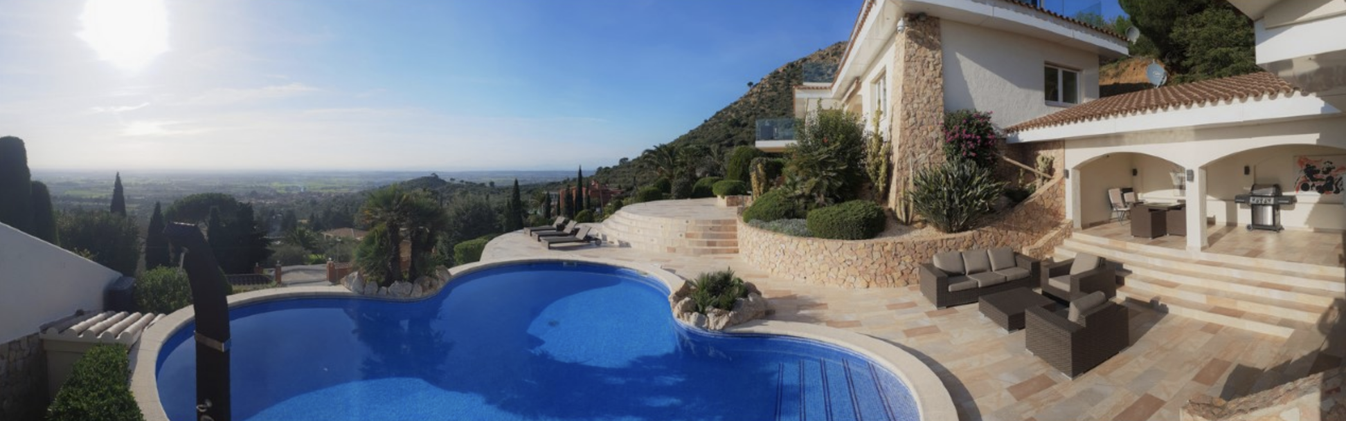 Magnificent Villa with fabulous panoramic views over the Bay of Roses and the Empordà