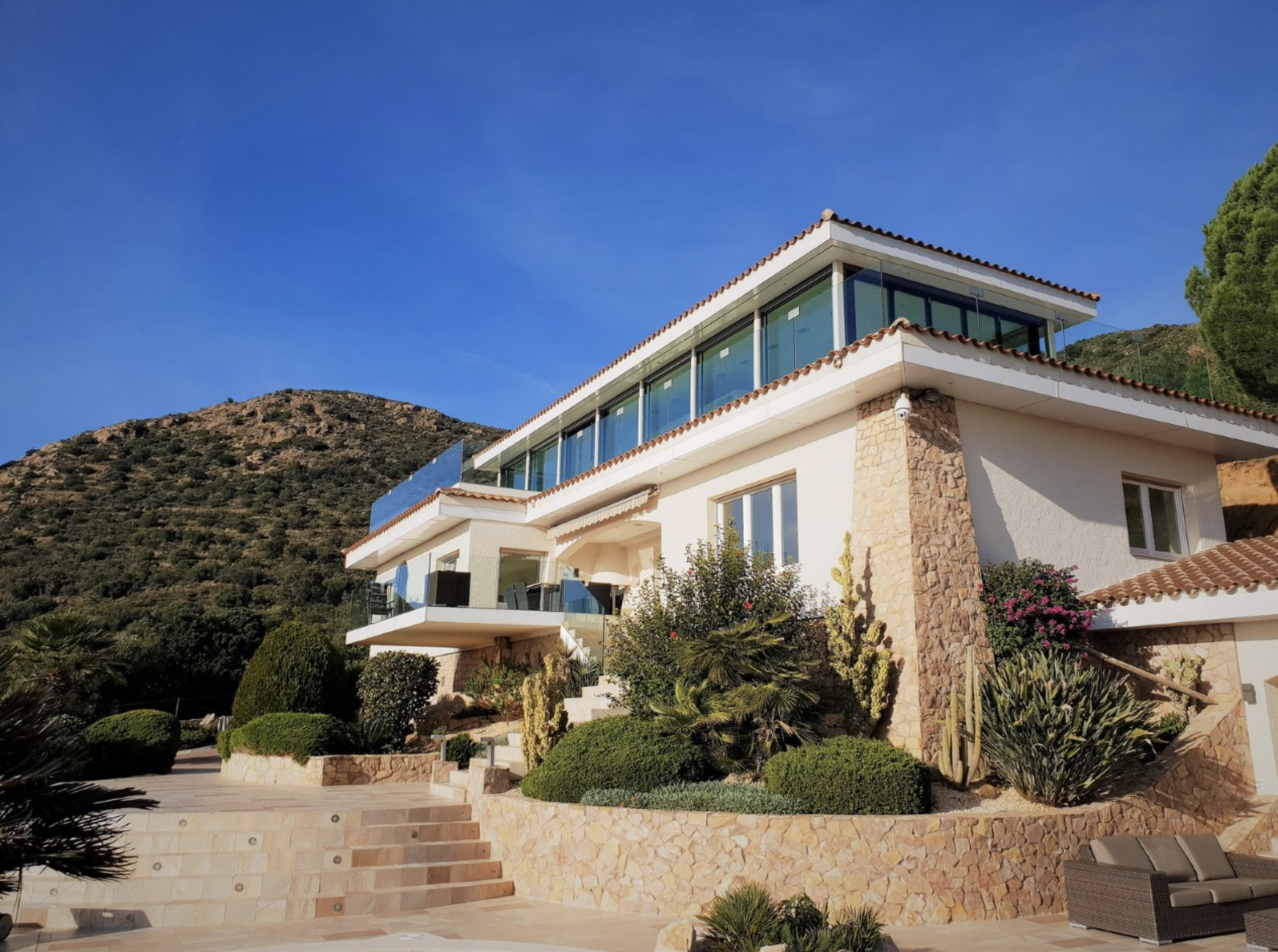 Magnífica villa amb vistes panoràmiques fabuloses sobre la Badia de Roses i l'Empordà