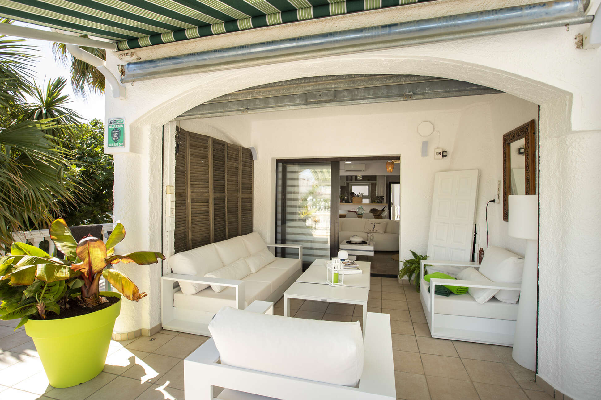 Villa al canal Segre, 1079 mts de parcel.la i 25 mts de amarratge