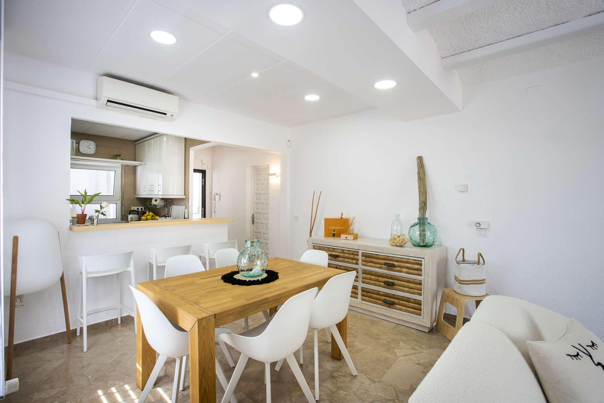 Villa al canal Segre, 1079 mts de parcel.la i 25 mts de amarratge