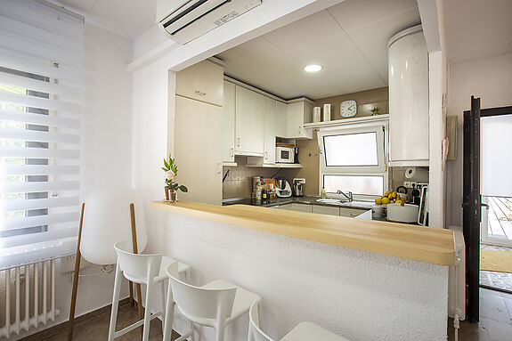 Villa au canal Segre, 1079 m² de terrain et 25 m d'amarrage.