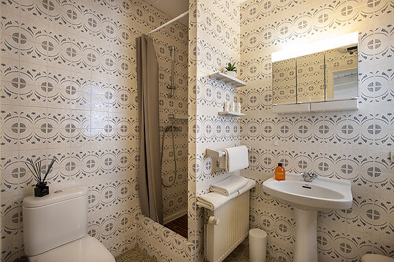 Villa au canal Segre, 1079 m² de terrain et 25 m d'amarrage.