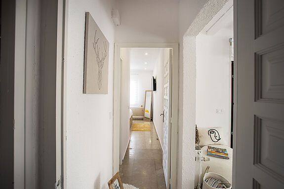 Villa au canal Segre, 1079 m² de terrain et 25 m d'amarrage.