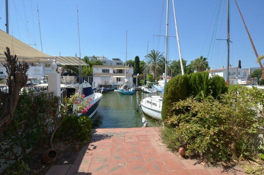 Exclusive house with 10x4 mooring located in the canals of Santa Margarita