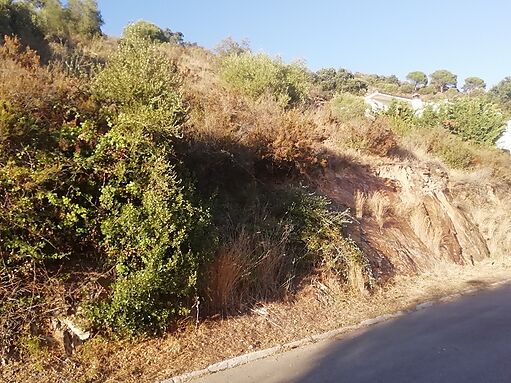 Gran parcel·la amb vistes al mar de 1097m2 per construir casa unifamiliar