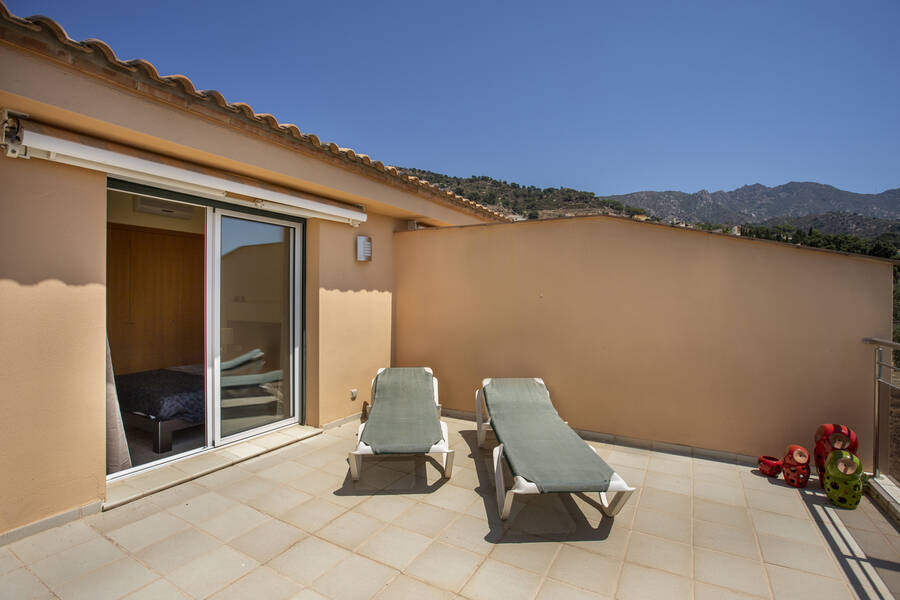 Fantastische Maisonette-Wohnung mit Blick über die Bucht von Roses zu verkaufen