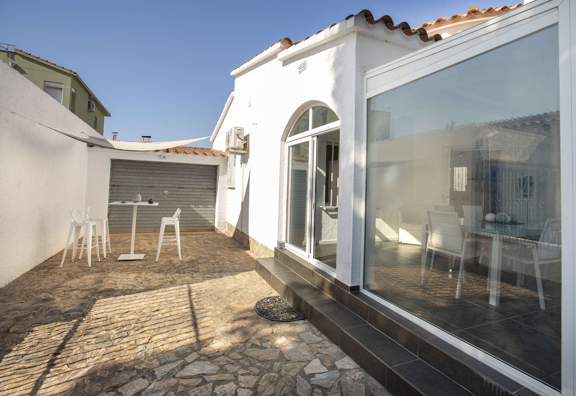 Single storey house 700m from the beach