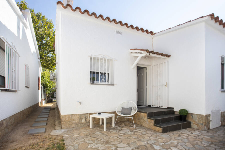 Casa d'una sola planta a 700m de la platja