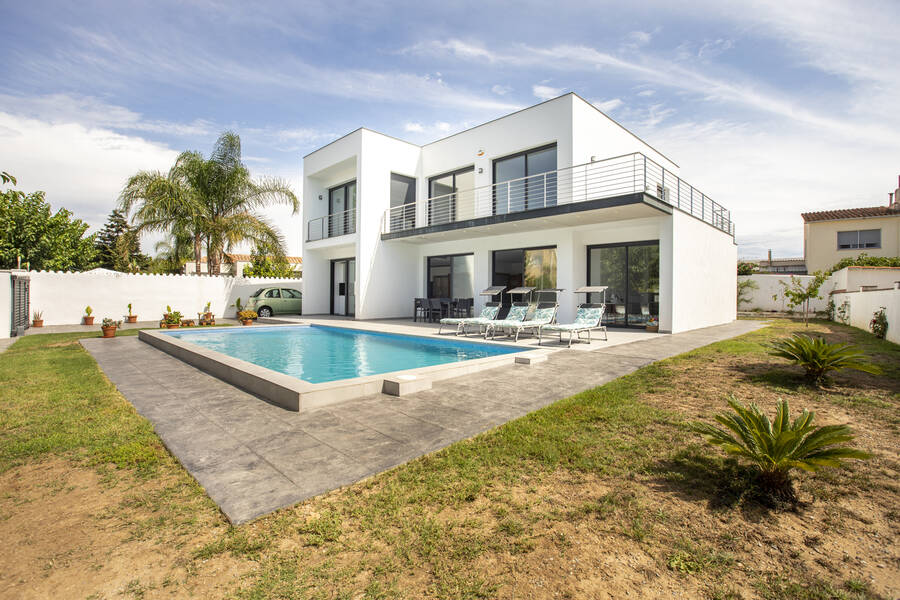 Fantastische Villa zum Verkauf in einer exklusiven Gegend von Empuriabrava