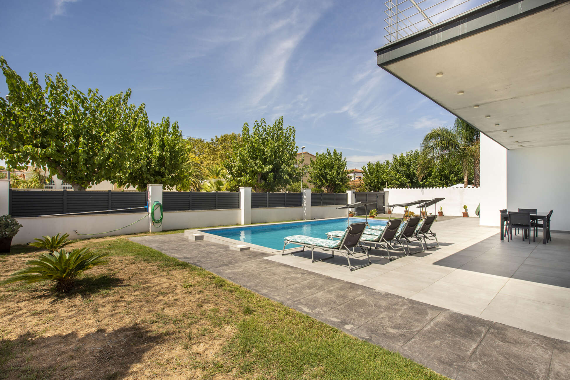 Fantastic villa for sale in an exclusive area of Empuriabrava