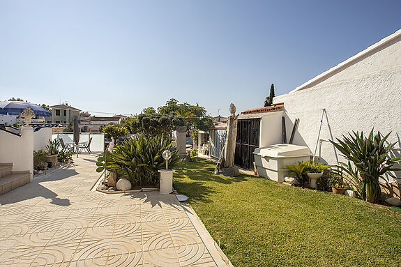 Unique opportunity: Two magnificent houses for sale on a single plot.