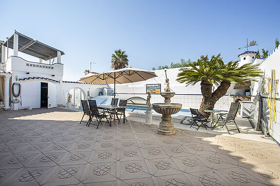 Two magnificent houses for sale on a plot of 900M2 with 20 meters of mooring