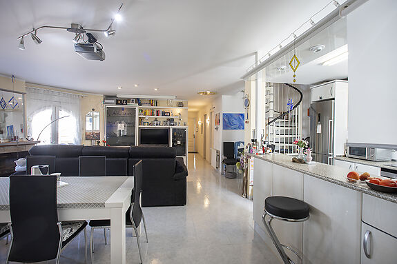 Unique opportunity: Two magnificent houses for sale on a single plot.