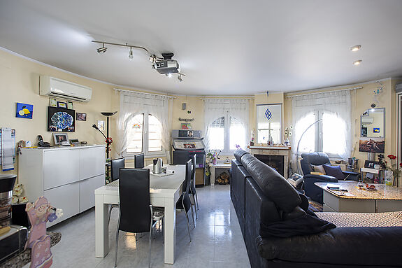 Unique opportunity: Two magnificent houses for sale on a single plot.
