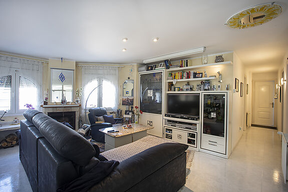 Unique opportunity: Two magnificent houses for sale on a single plot.