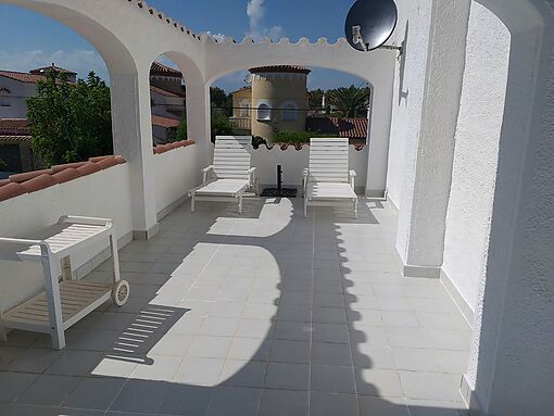 Beautiful villa on Ebre canal in Empuriabrava