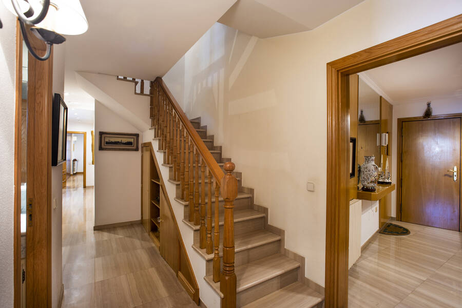 Spacious attic loft for sale in Figueres