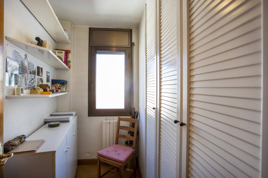 Spacious attic loft for sale in Figueres