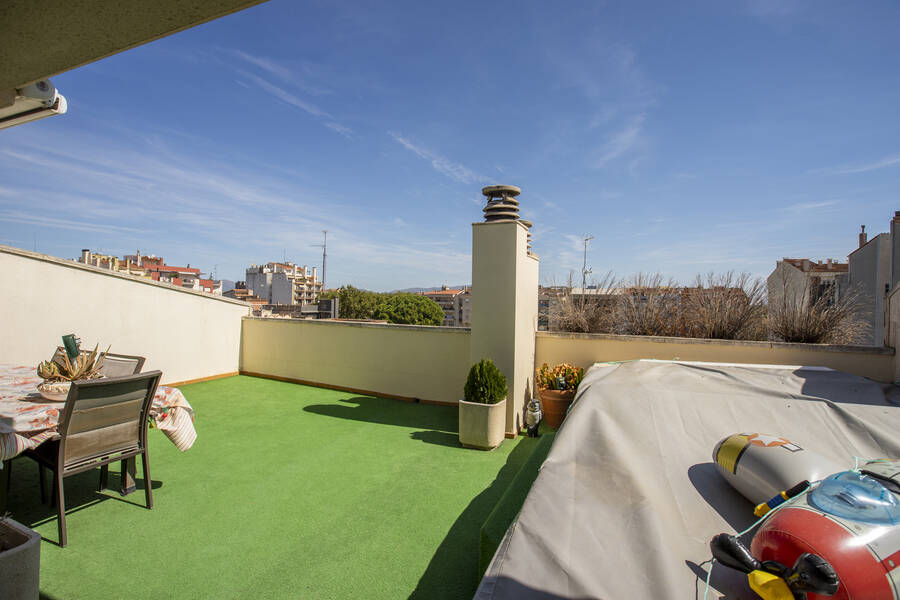 Amplio loft ático en venta en Figueres