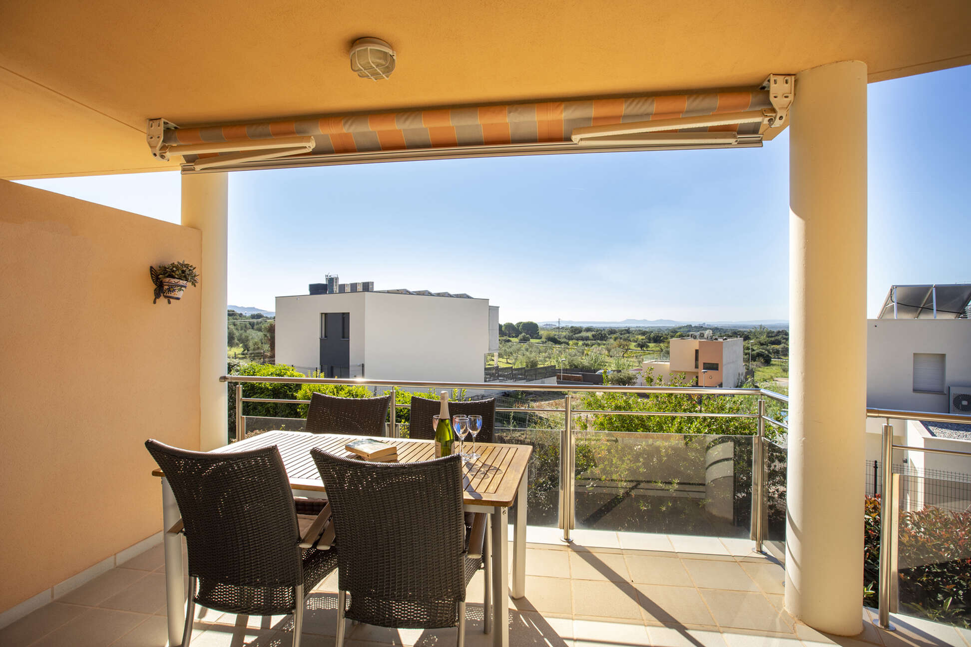 Exklusives Duplex-Penthouse mit Gemeinschaftspool in Palau Saverdera zu verkaufen