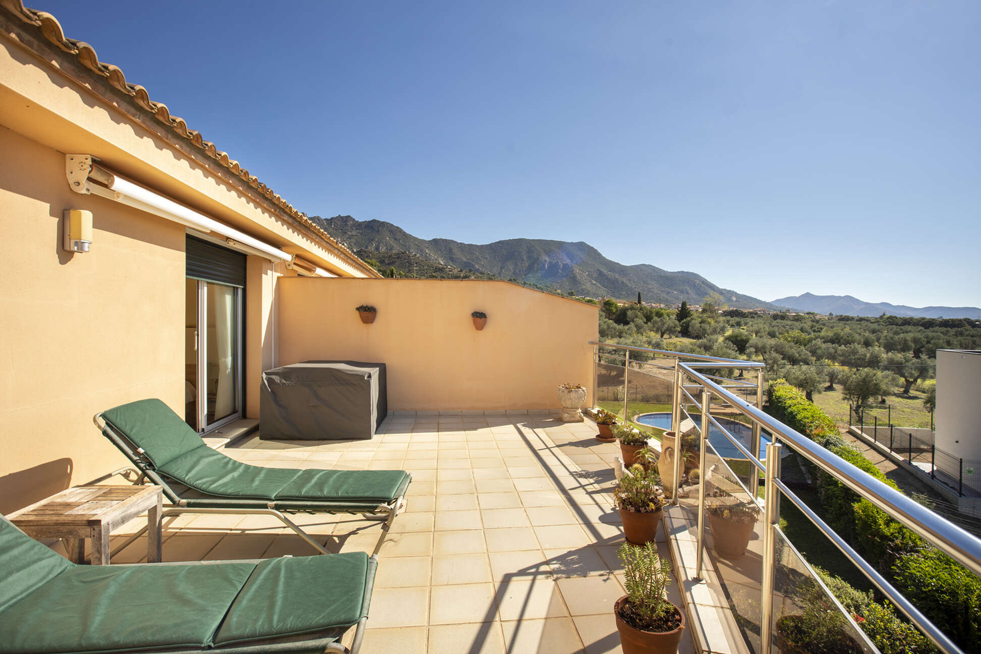 Exklusives Duplex-Penthouse mit Gemeinschaftspool in Palau Saverdera zu verkaufen