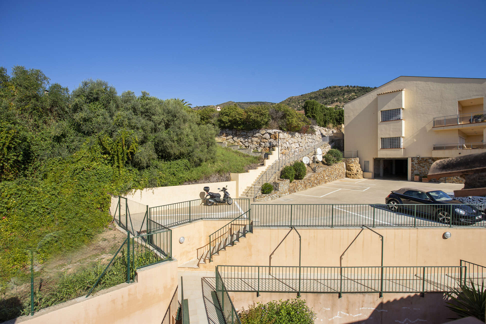 Exklusives Duplex-Penthouse mit Gemeinschaftspool in Palau Saverdera zu verkaufen