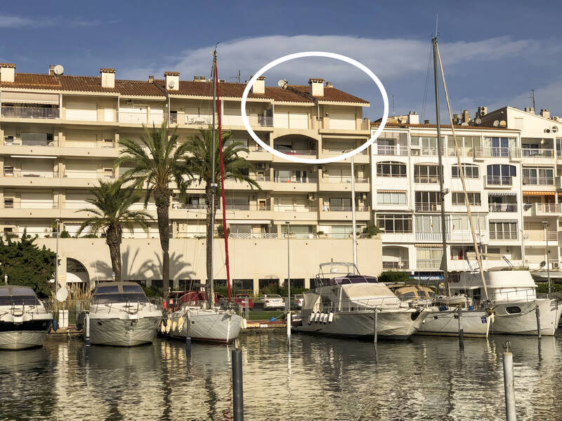 Fantastic spacious penthouse with sea view in the harbor of Empuriabrava