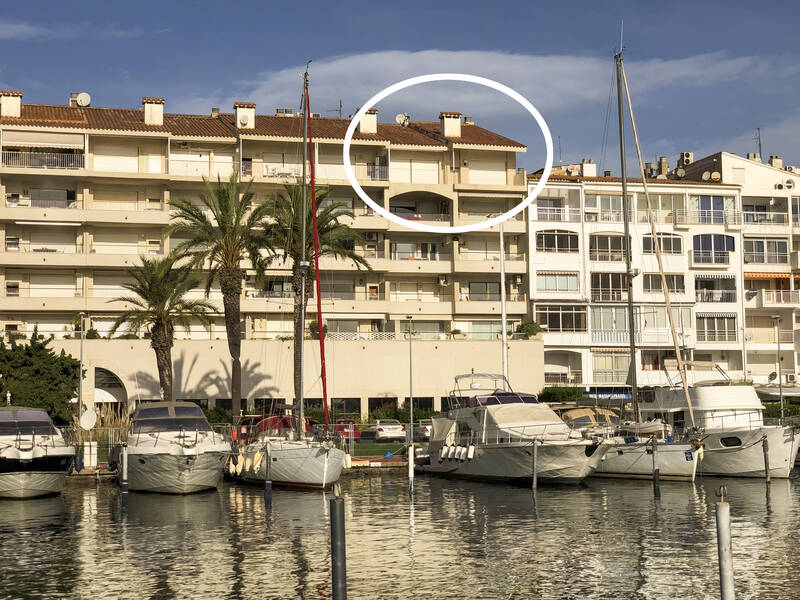 Fantastique spacieux attique vue sur la mer dans le port d'Empuriabrava